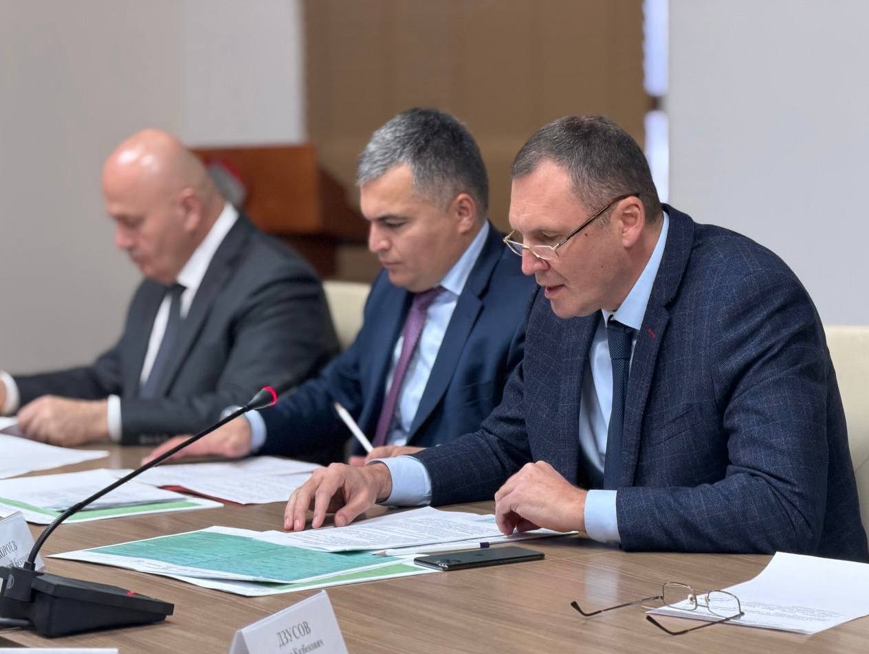 Председатель Правительства РСО – Алания Борис Джанаев провел совещания по вопросам инвестиционной деятельности в РСО – Алания Председатель Правительства РСО – Алания Борис Джанаев провел совещания по вопросам инвестиционной деятельности в РСО – Алания