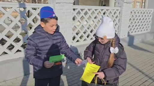 Инспектор по пропаганде безопасности дорожного движения Госавтоинспекции Ардонского района вместе с отрядом ЮИД на регулируемом пешеходном переходе провели для учащихся школы №1 города Ардон акцию «Безопасный переход»