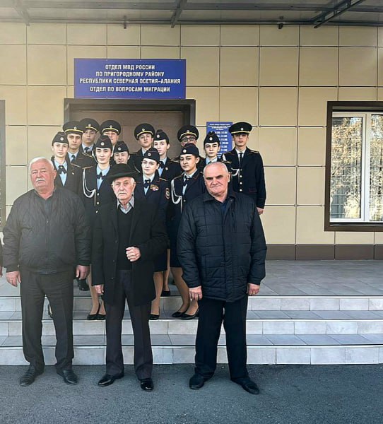 В Северной Осетии ветераны Пригородного отдела полиции рассказали кадетам о своей службе В Северной Осетии ветераны Пригородного отдела полиции рассказали кадетам о своей службе
