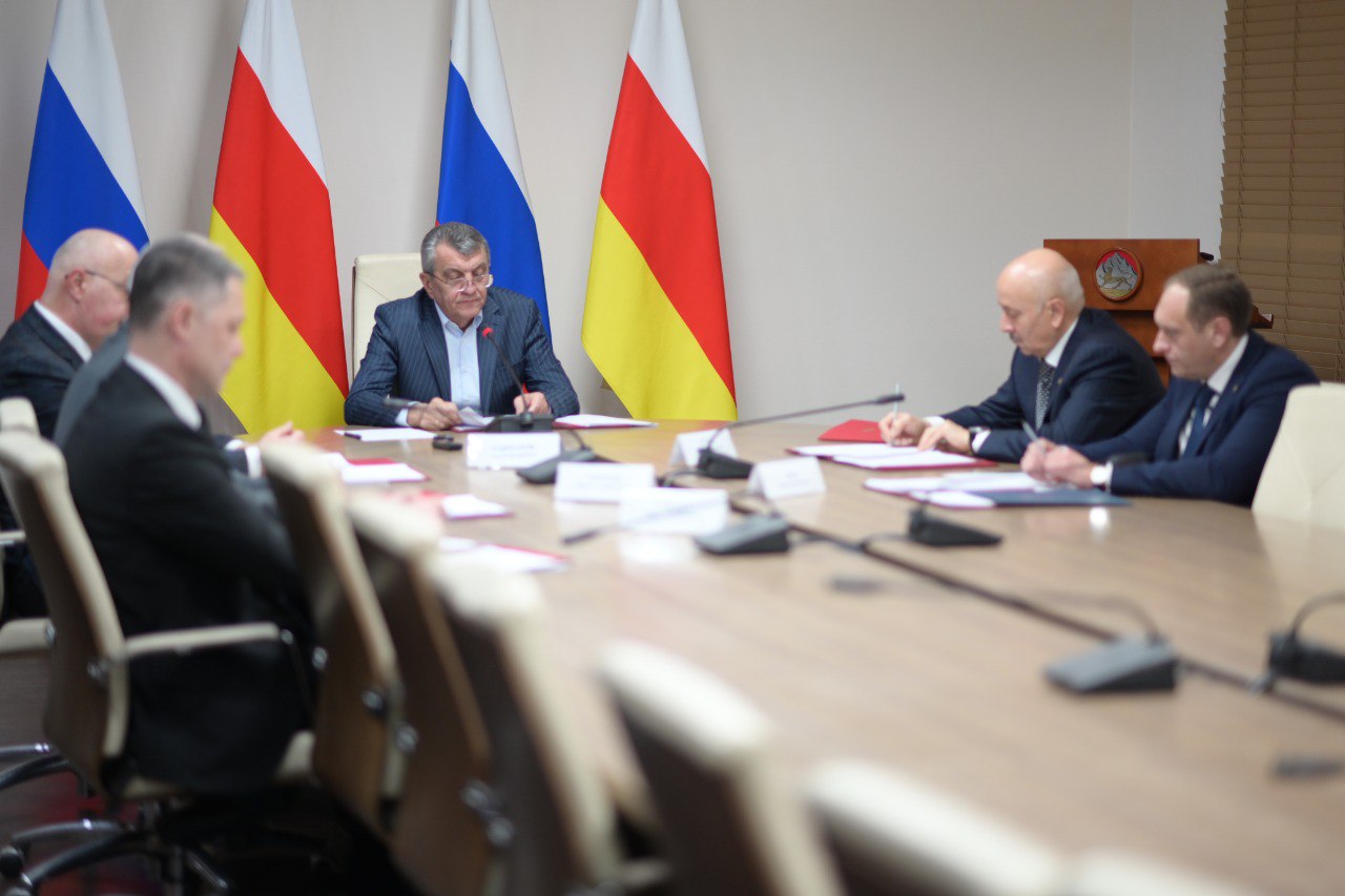 Глава РСО – Алания Сергей Меняйло провел итоговое в этом году совместное заседание Антитеррористической комиссии (АТК) и Оперативного штаба республики Глава РСО – Алания Сергей Меняйло провел итоговое в этом году совместное заседание Антитеррористической комиссии (АТК) и Оперативного штаба республики