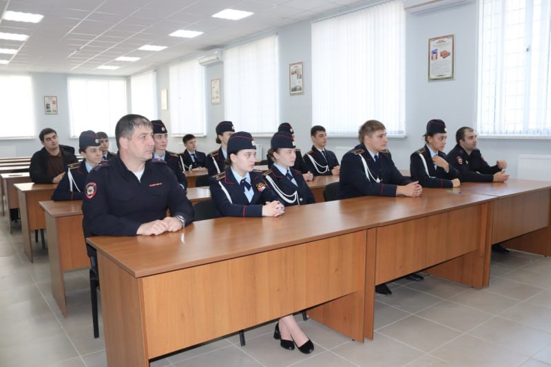 В Северной Осетии ветераны Пригородного отдела полиции рассказали кадетам о своей службе В Северной Осетии ветераны Пригородного отдела полиции рассказали кадетам о своей службе