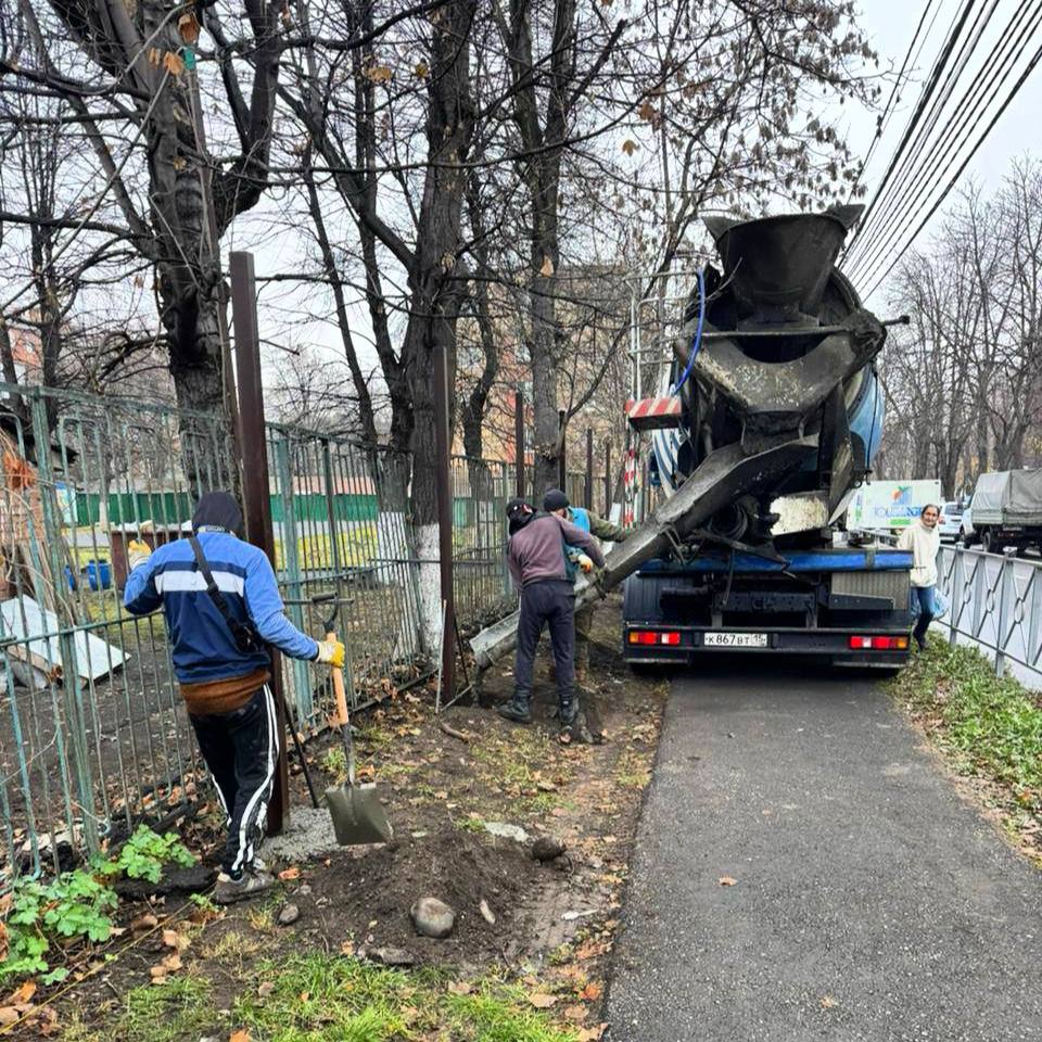 В детском саду №47 меняют ограждение