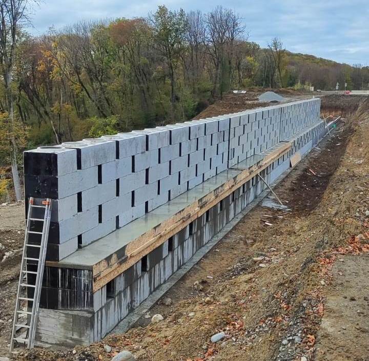 Завершен второй этап строительства подпорных стен на участке моздокской трассы, проходящем по склонам Сунженского хребта Завершен второй этап строительства подпорных стен на участке моздокской трассы, проходящем по склонам Сунженского хребта