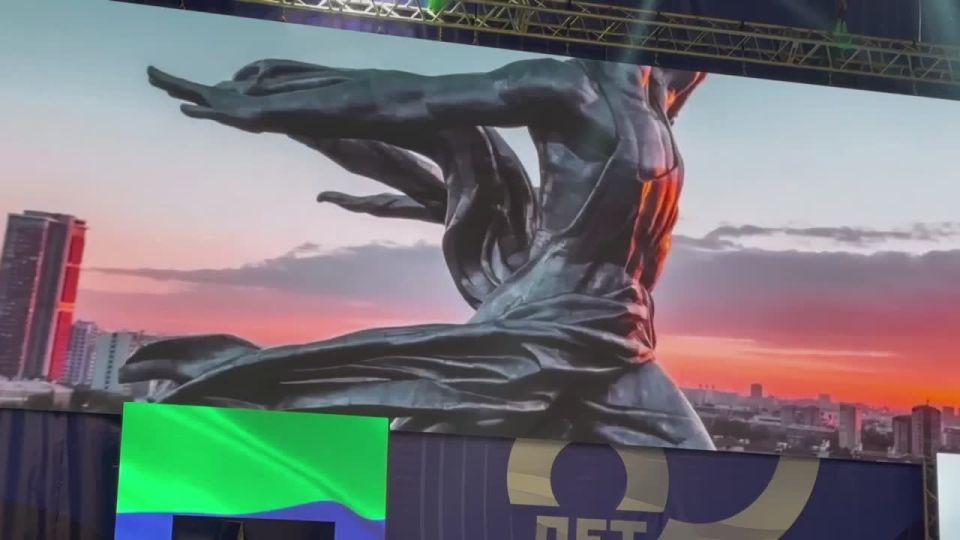 �������� ������� �� ������� ������ ������� ������ ���������� �������� ������ - ������ � ���������� ��������, ����������� 80-����� ������������ ������� ���� � ������ ���������� ������� ������������