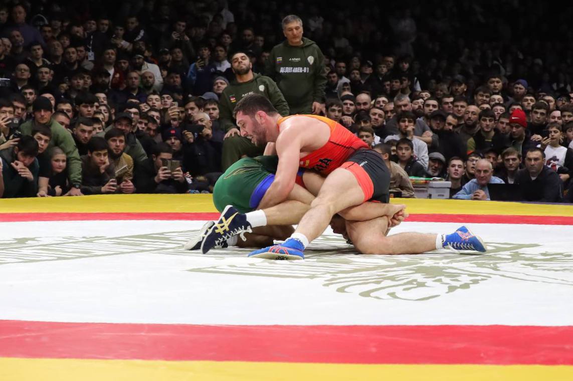 Вчера, в качестве почетного гостя, посетил масштабное спортивное событие — матчевую встречу борцов вольного стиля Осетии и Дагестана, которая с триумфом прошла во Владикавказе, во дворце спорта «Манеж» Вчера, в качестве почетного гостя, посетил масштабное спортивное событие — матчевую встречу борцов вольного стиля Осетии и Дагестана, которая с триумфом прошла во Владикавказе, во дворце спорта «Манеж»