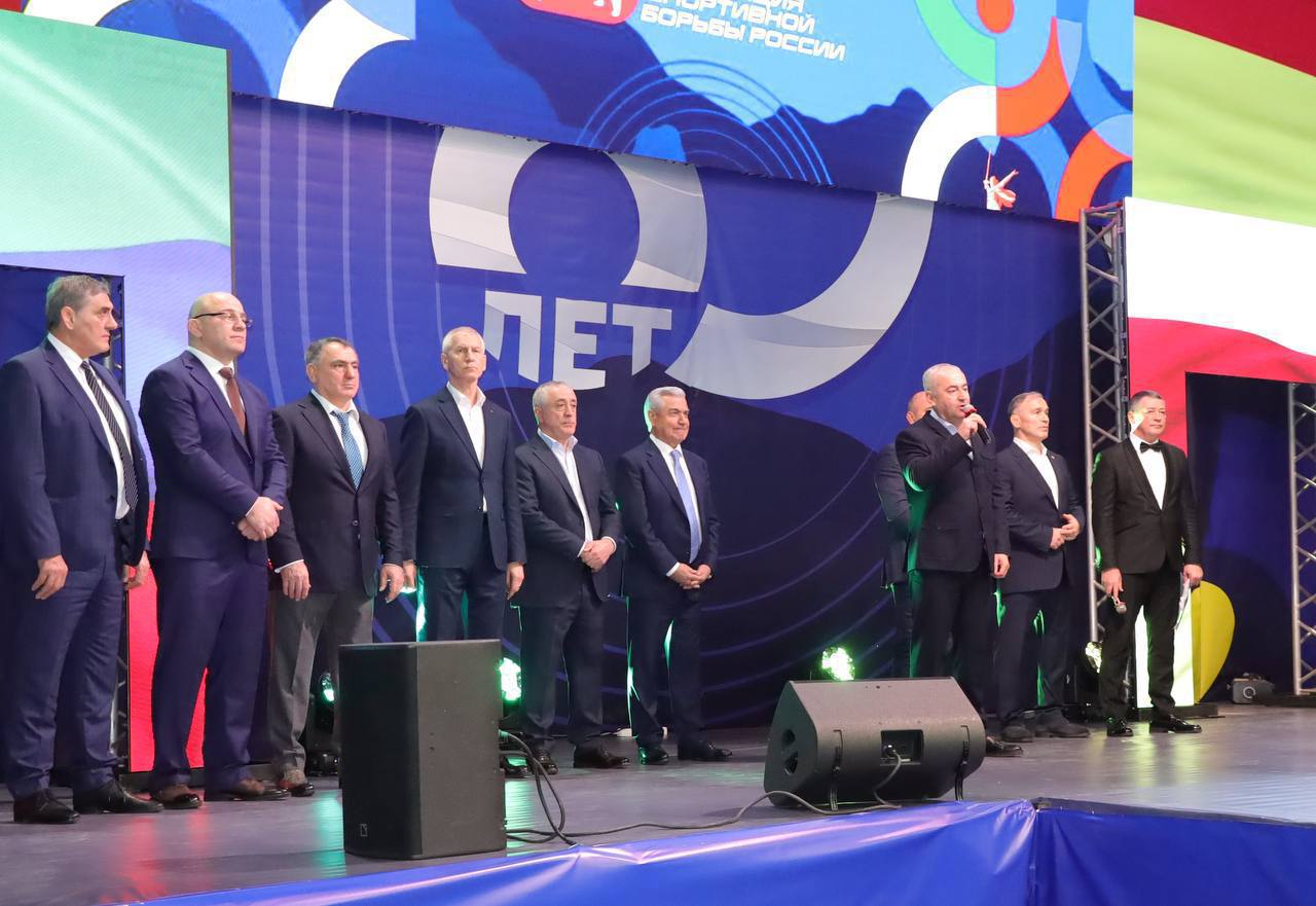 Вчера, в качестве почетного гостя, посетил масштабное спортивное событие — матчевую встречу борцов вольного стиля Осетии и Дагестана, которая с триумфом прошла во Владикавказе, во дворце спорта «Манеж»