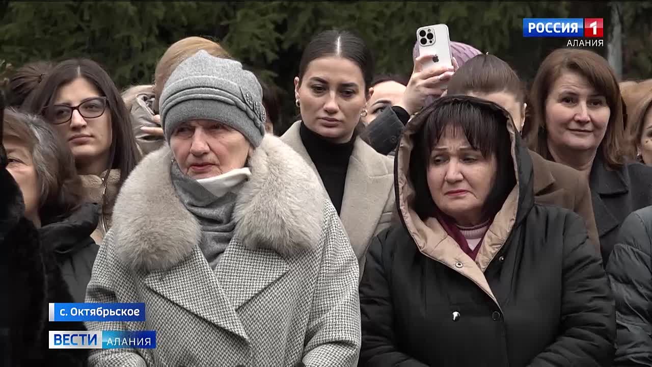 Сегодня в Октябрьском открыли бюст многолетнего главы Пригородного района Павла Тедеева