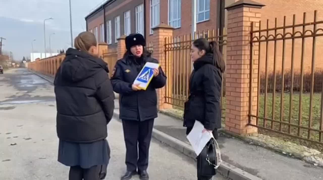 Предновогодняя акция ГИБДД Кировского района повышает детскую безопасность на дорогах