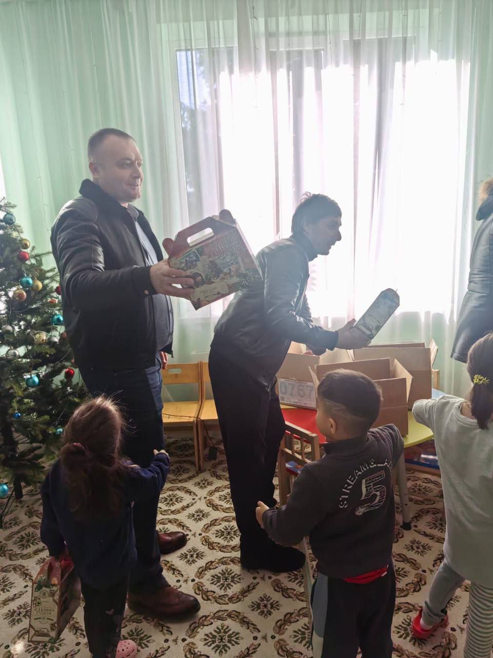 Ветераны СВО преподнесли подарки детям центра «Доброе сердце» Ветераны СВО преподнесли подарки детям центра «Доброе сердце»