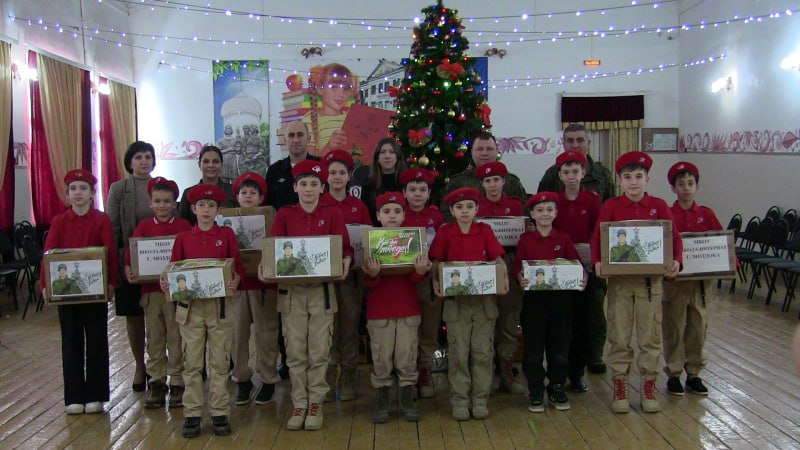 В Северной Осетии полицейские Моздокского района совместно с Общественным советом при ОМВД присоединились к Всероссийской акции МВД России «Полицейский Дед Мороз» В Северной Осетии полицейские Моздокского района совместно с Общественным советом при ОМВД присоединились к Всероссийской акции МВД России «Полицейский Дед Мороз»