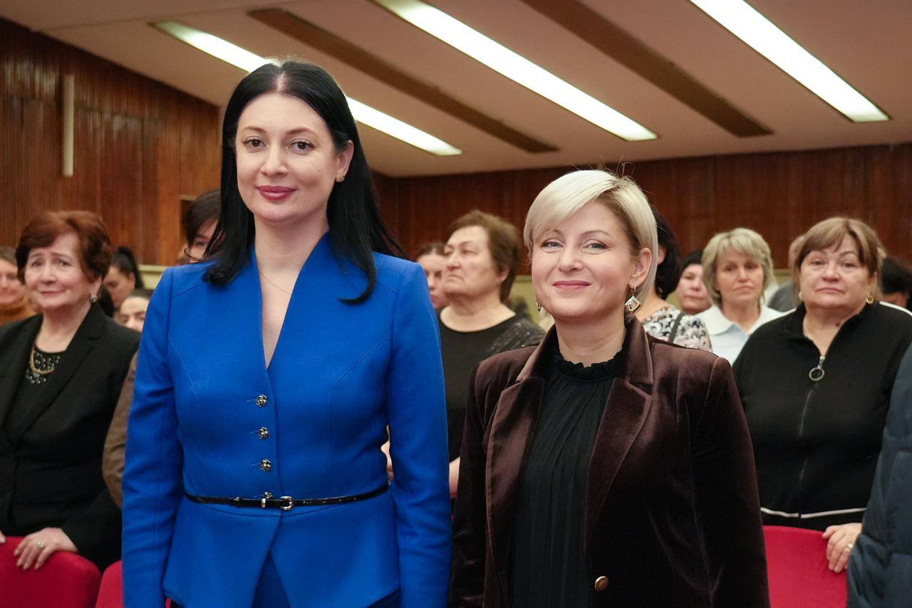 Сергей Меняйло: Сегодняшний день получился насыщенным и по-настоящему тёплым: принял участие во встрече с руководителями образовательных организаций Северной Осетии и поздравил педагогическое сообщество наступающим Новым... Сергей Меняйло: Сегодняшний день получился насыщенным и по-настоящему тёплым: принял участие во встрече с руководителями образовательных организаций Северной Осетии и поздравил педагогическое сообщество наступающим Новым...