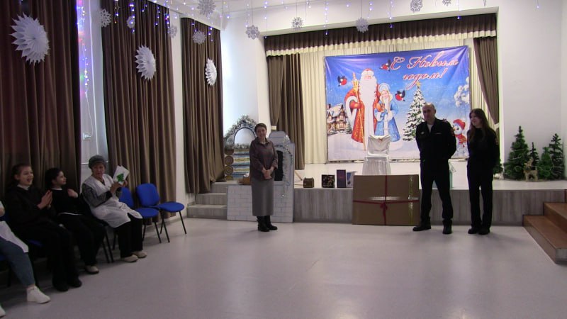 В Северной Осетии полицейские Моздокского района совместно с Общественным советом при ОМВД присоединились к Всероссийской акции МВД России «Полицейский Дед Мороз» В Северной Осетии полицейские Моздокского района совместно с Общественным советом при ОМВД присоединились к Всероссийской акции МВД России «Полицейский Дед Мороз»