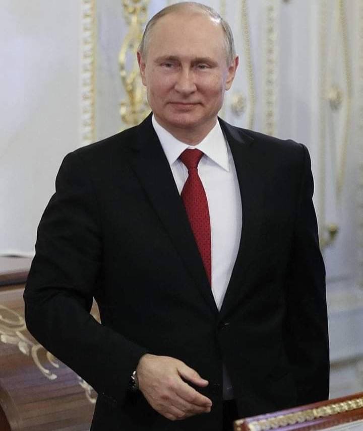 Президент России Владимир Путин поздравил президента Южной Осетии Алана Гаглоева и всех жителей Южной Осетии с наступающим Новым годом и Рождеством, подчеркнув дружеский дух союзнических отношений между странами