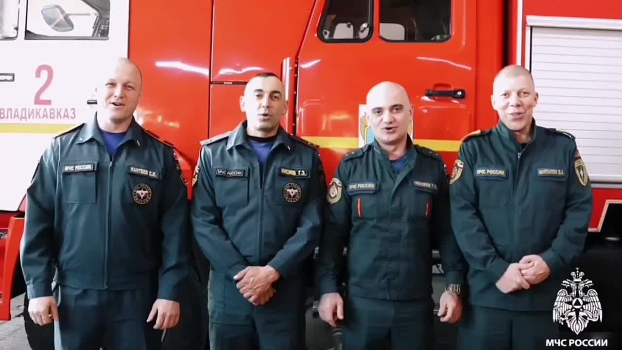#Новогодний_марафон. Продолжает эстафету личный состав пожарно-спасательной части №2 ( г. Владикавказ) от всего сердца желают вам процветания и радости, путешествий и новых открытий, любви, уюта и тепла Подписывайся на МЧС...