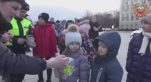 Сотрудники Госавтоинспекции поздравляют жителей и гостей Республики Северная Осетия-Алания с наступающим Новым годом!