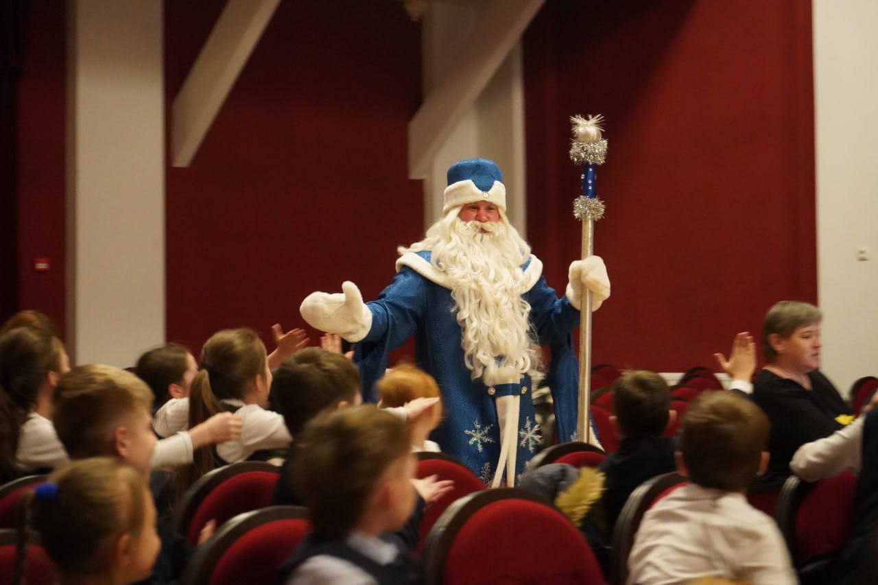 Более 20 тысяч сладких подарков получили дети из многодетных и малоимущих семей, а также семей участников специальной военной операции Более 20 тысяч сладких подарков получили дети из многодетных и малоимущих семей, а также семей участников специальной военной операции