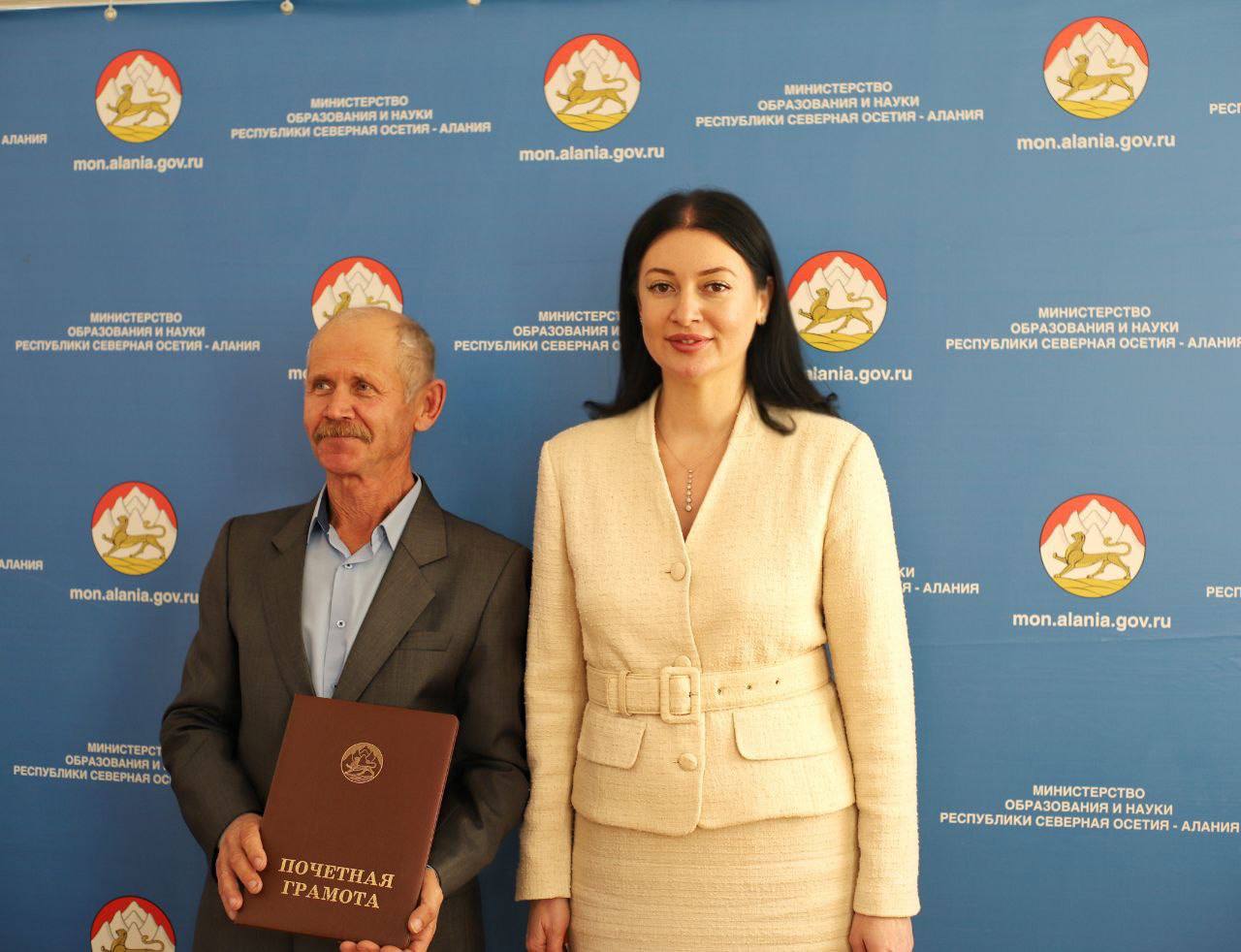 Почётное звание «Заслуженный деятель науки Республики Северная Осетия-Алания» присвоено Тамерлану Таймуразовичу Камболову, заведующему отделом поликультурного и полилингвального образования Института истории и археологии... Почётное звание «Заслуженный деятель науки Республики Северная Осетия-Алания» присвоено Тамерлану Таймуразовичу Камболову, заведующему отделом поликультурного и полилингвального образования Института истории и археологии...