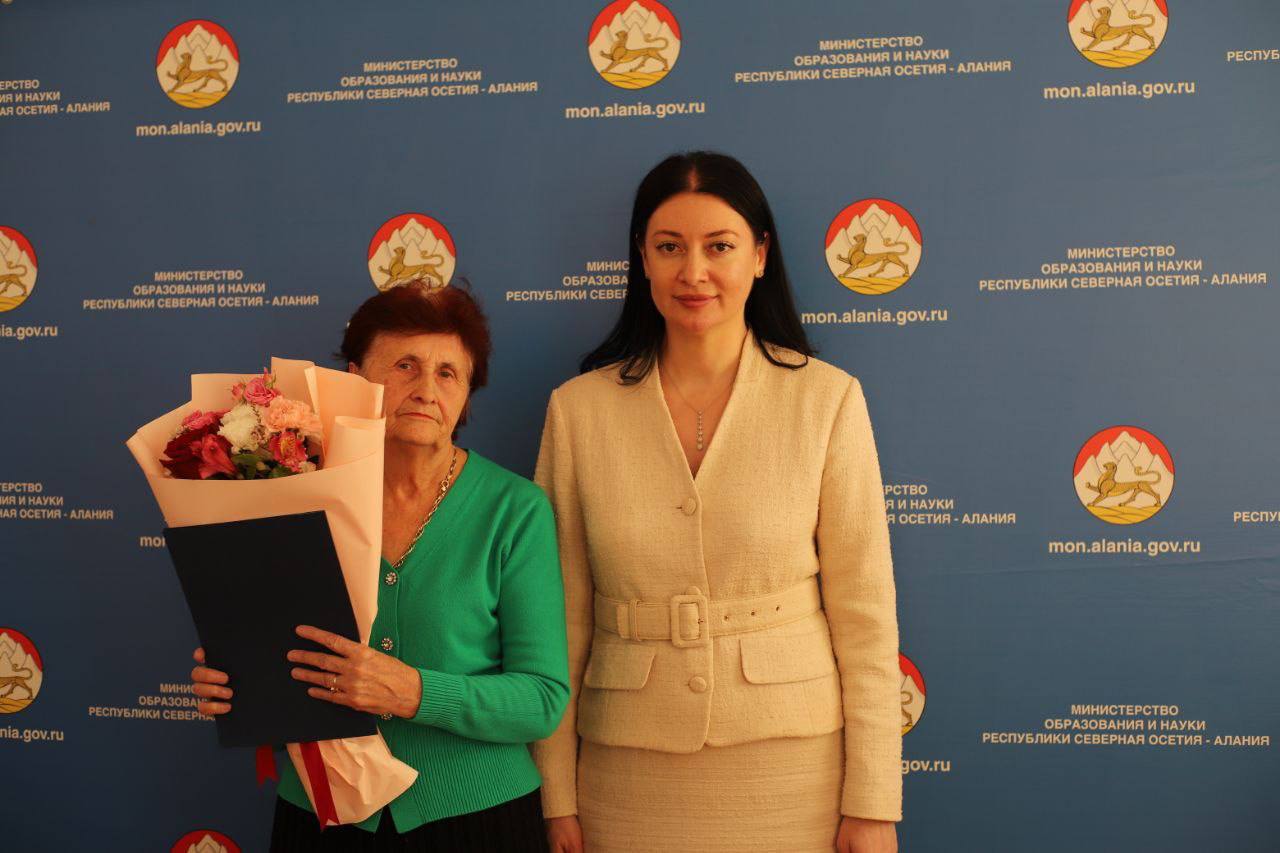 Почётное звание «Заслуженный деятель науки Республики Северная Осетия-Алания» присвоено Тамерлану Таймуразовичу Камболову, заведующему отделом поликультурного и полилингвального образования Института истории и археологии... Почётное звание «Заслуженный деятель науки Республики Северная Осетия-Алания» присвоено Тамерлану Таймуразовичу Камболову, заведующему отделом поликультурного и полилингвального образования Института истории и археологии...