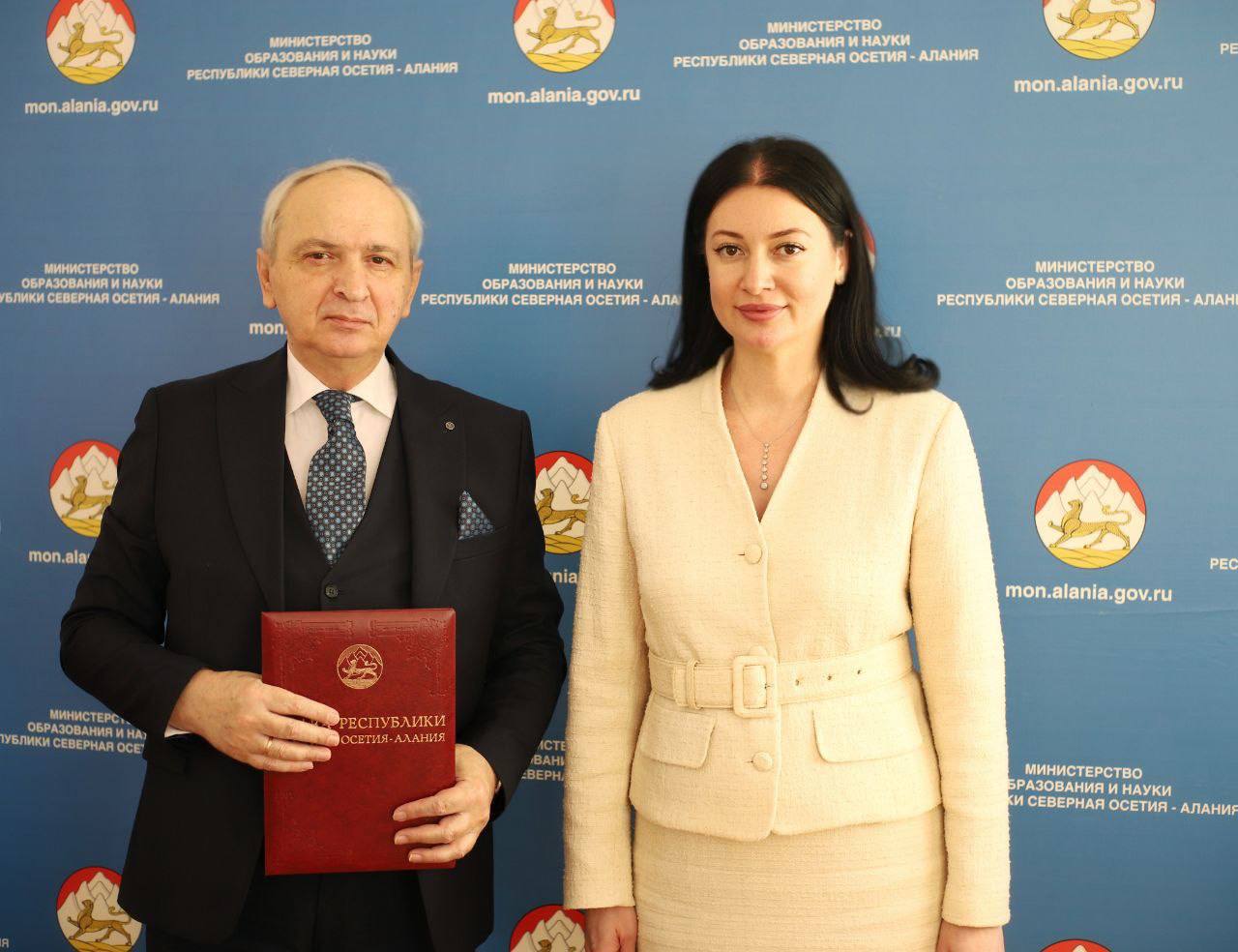 Почётное звание «Заслуженный деятель науки Республики Северная Осетия-Алания» присвоено Тамерлану Таймуразовичу Камболову, заведующему отделом поликультурного и полилингвального образования Института истории и археологии... Почётное звание «Заслуженный деятель науки Республики Северная Осетия-Алания» присвоено Тамерлану Таймуразовичу Камболову, заведующему отделом поликультурного и полилингвального образования Института истории и археологии...