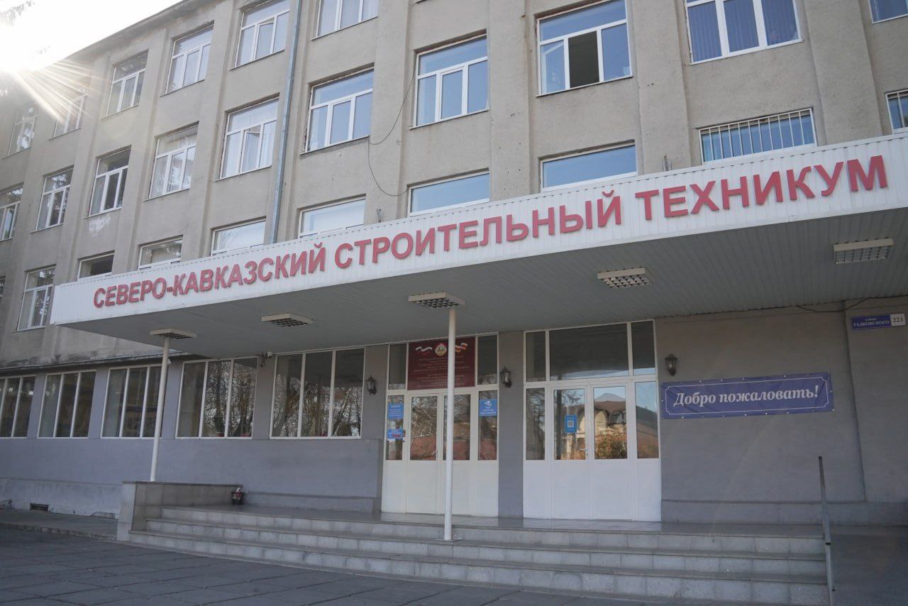 Провел встречу с директором Северо-Кавказского строительного техникума Георгием Гуриевым