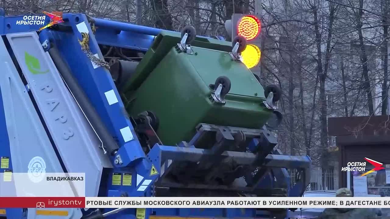 Последствия непогоды во Владикавказе: более 10 обрывов ЛЭП, 800 человек без света, работают экстренные службы