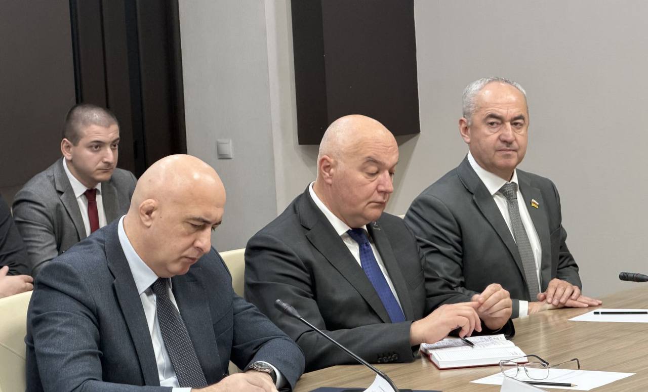 Глава РСО – Алания Сергей Меняйло провел первое в наступившем году аппаратное совещание, посвященное результатам работы органов исполнительной власти и муниципальных образований, правоохранительных и надзорных структур... Глава РСО – Алания Сергей Меняйло провел первое в наступившем году аппаратное совещание, посвященное результатам работы органов исполнительной власти и муниципальных образований, правоохранительных и надзорных структур...