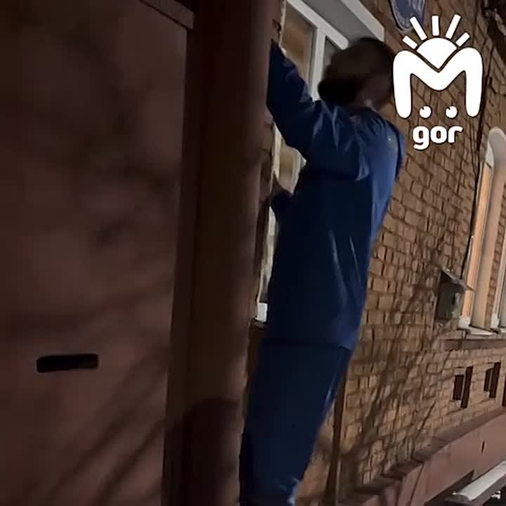 Медикам в Северной Осетии пришлось перелезть через забор дома, чтобы спасти пациентку