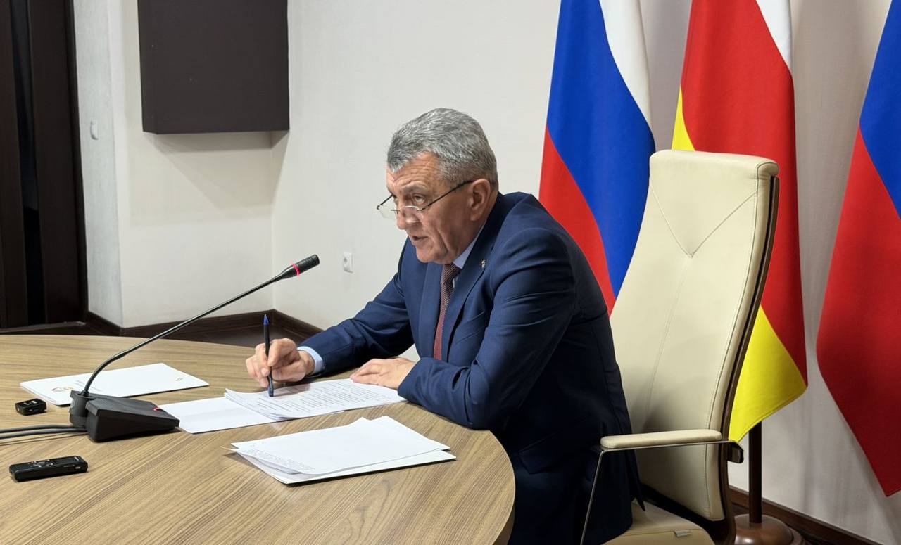 Глава РСО – Алания Сергей Меняйло провел первое в наступившем году аппаратное совещание, посвященное результатам работы органов исполнительной власти и муниципальных образований, правоохранительных и надзорных структур... Глава РСО – Алания Сергей Меняйло провел первое в наступившем году аппаратное совещание, посвященное результатам работы органов исполнительной власти и муниципальных образований, правоохранительных и надзорных структур...