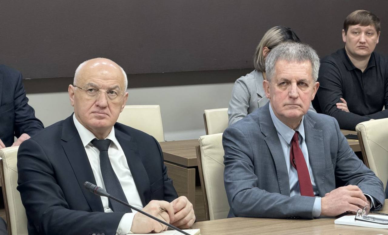 Глава РСО – Алания Сергей Меняйло провел первое в наступившем году аппаратное совещание, посвященное результатам работы органов исполнительной власти и муниципальных образований, правоохранительных и надзорных структур... Глава РСО – Алания Сергей Меняйло провел первое в наступившем году аппаратное совещание, посвященное результатам работы органов исполнительной власти и муниципальных образований, правоохранительных и надзорных структур...