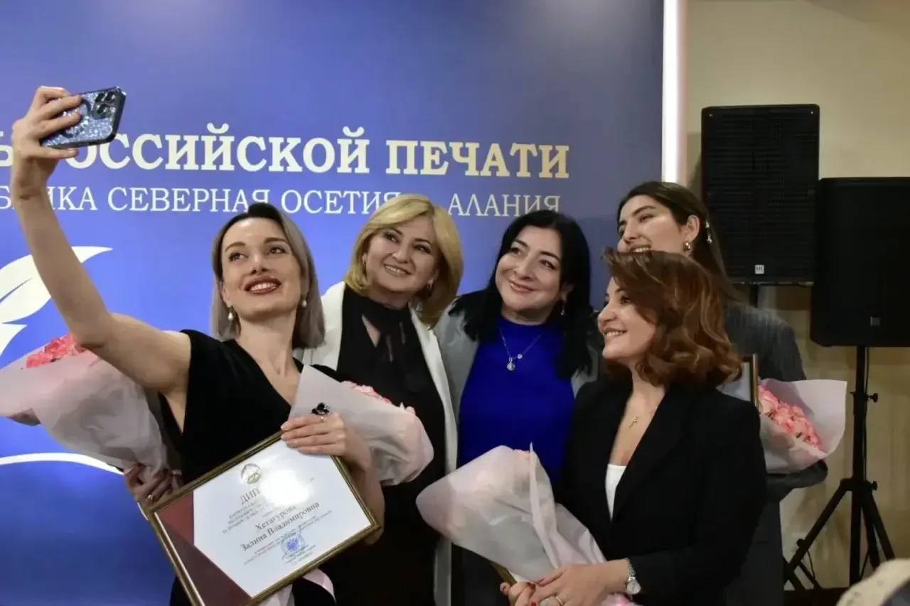 Во Владикавказе прошло, пожалуй, самое долгожданное событие года для представителей СМИ - торжественное вручение ежегодной премий главы республики за лучшую журналистскую работу Во Владикавказе прошло, пожалуй, самое долгожданное событие года для представителей СМИ - торжественное вручение ежегодной премий главы республики за лучшую журналистскую работу