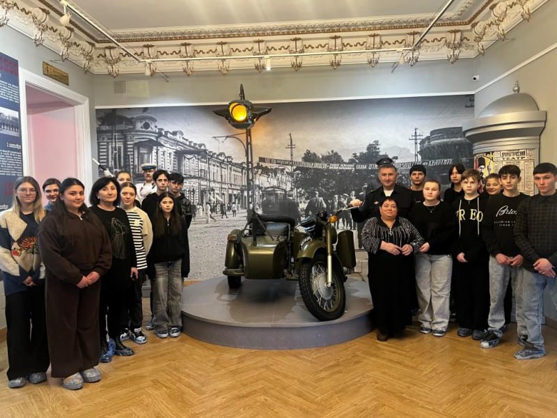 Учащиеся Михайловского спецучилища с участием представителей Общественного совета присоединились к акции «Студенческий десант» и ознакомились с экспонатами Музея истории ОВД Северной Осетии Учащиеся Михайловского спецучилища с участием представителей Общественного совета присоединились к акции «Студенческий десант» и ознакомились с экспонатами Музея истории ОВД Северной Осетии