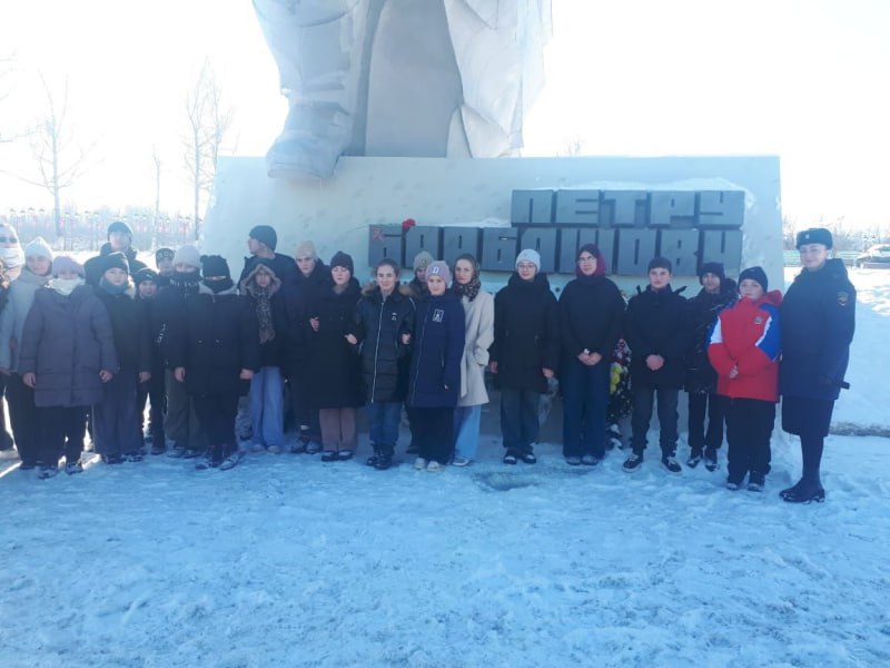«Студенческий десант» Ирафского района Северной Осетии при участии ветернского сообщества высадился на «Барбашовом поле» и в Музее истории ОВД «Студенческий десант» Ирафского района Северной Осетии при участии ветернского сообщества высадился на «Барбашовом поле» и в Музее истории ОВД
