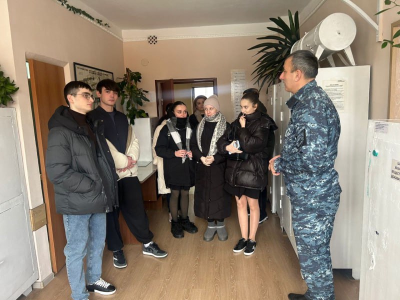 Во Владикавказе участники акции «Студенческий десант» узнали о службе в полиции и смогли примерить на себя роль экспертов-криминалистов Во Владикавказе участники акции «Студенческий десант» узнали о службе в полиции и смогли примерить на себя роль экспертов-криминалистов