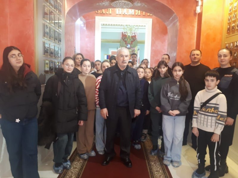 «Студенческий десант» Ирафского района Северной Осетии при участии ветернского сообщества высадился на «Барбашовом поле» и в Музее истории ОВД «Студенческий десант» Ирафского района Северной Осетии при участии ветернского сообщества высадился на «Барбашовом поле» и в Музее истории ОВД