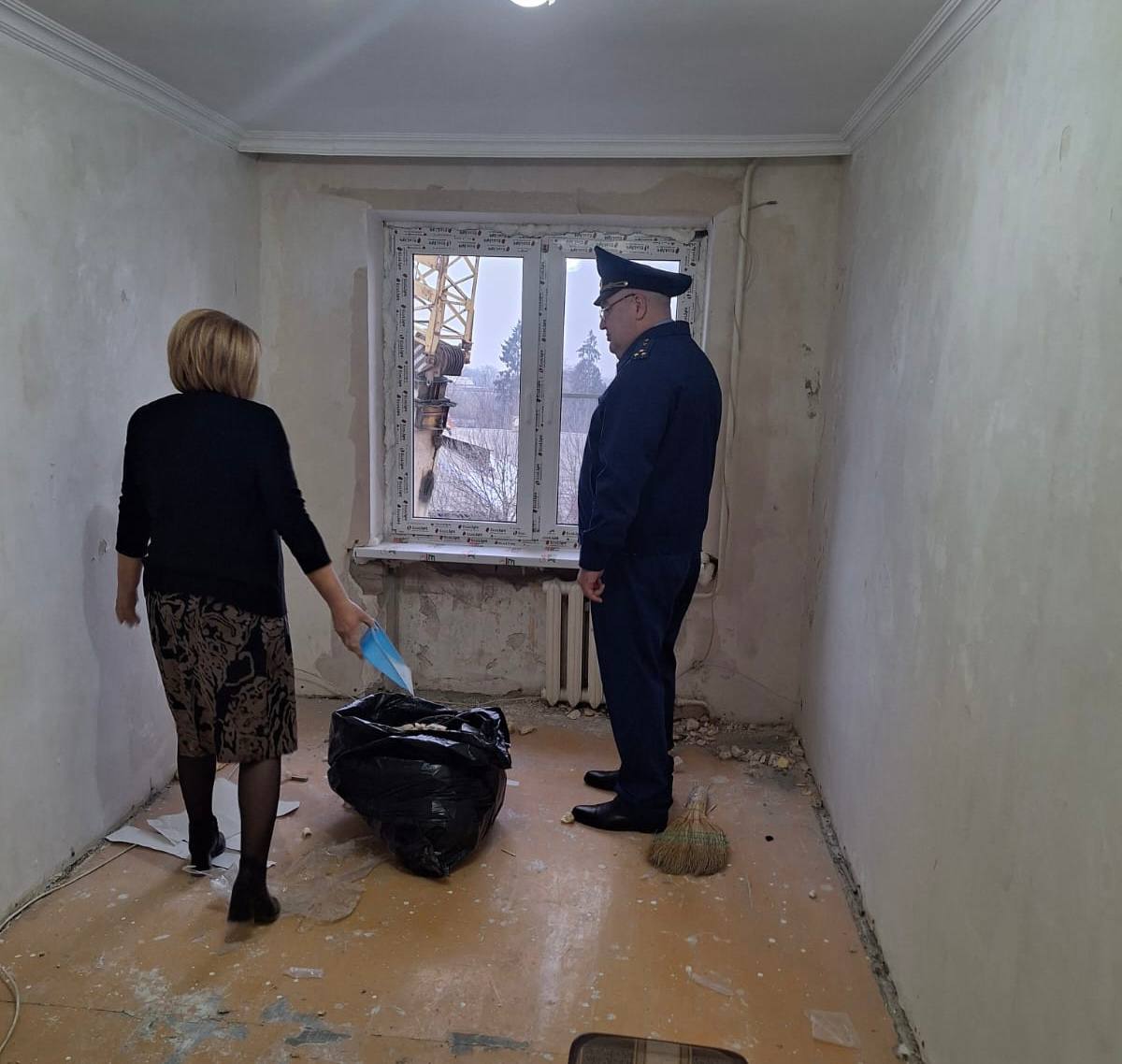 Прокуратура Правобережного района республики осуществляет надзорное сопровождение ликвидации последствий падения обломков БПЛА и соблюдение прав жильцов пострадавшего многоквартирного дома в г. Беслан Прокуратура Правобережного района республики осуществляет надзорное сопровождение ликвидации последствий падения обломков БПЛА и соблюдение прав жильцов пострадавшего многоквартирного дома в г. Беслан