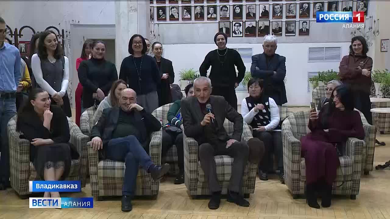 Клуб "Открытая сцена" появился в СОГАТ, на первой встрече театралы обсудили громкую премьеру спектакля "Отелло"