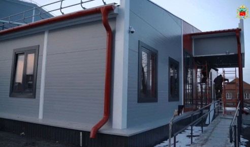 В Заводском завершается установка модульного физкультурно-оздоровительного комплекса