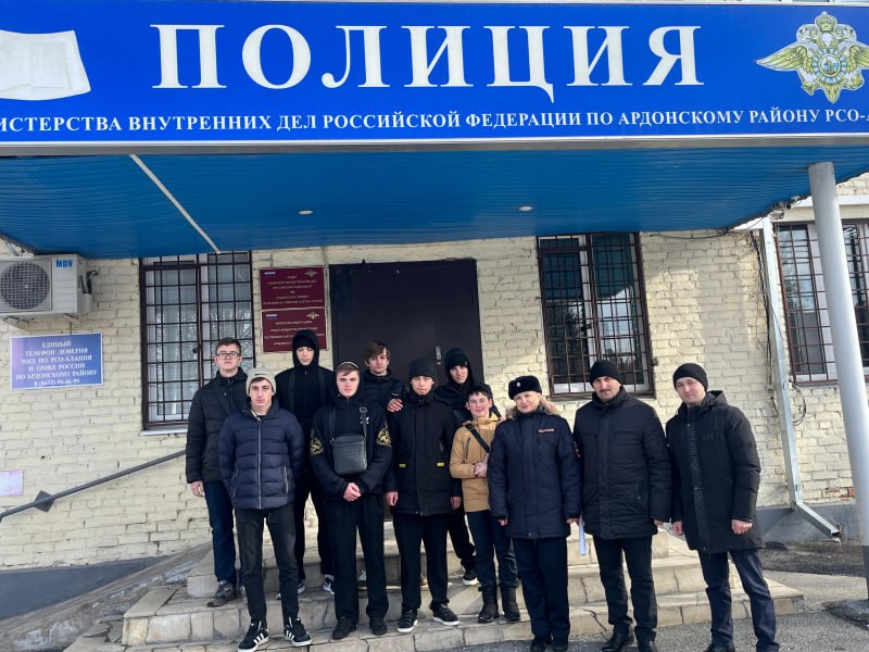 В Ардонском районе Северной Осетии в рамках акции " Студенческий десант" учащихся техникума получил уникальную возможность побывать в Отделе полиции и узнать все о службе В Ардонском районе Северной Осетии в рамках акции " Студенческий десант" учащихся техникума получил уникальную возможность побывать в Отделе полиции и узнать все о службе
