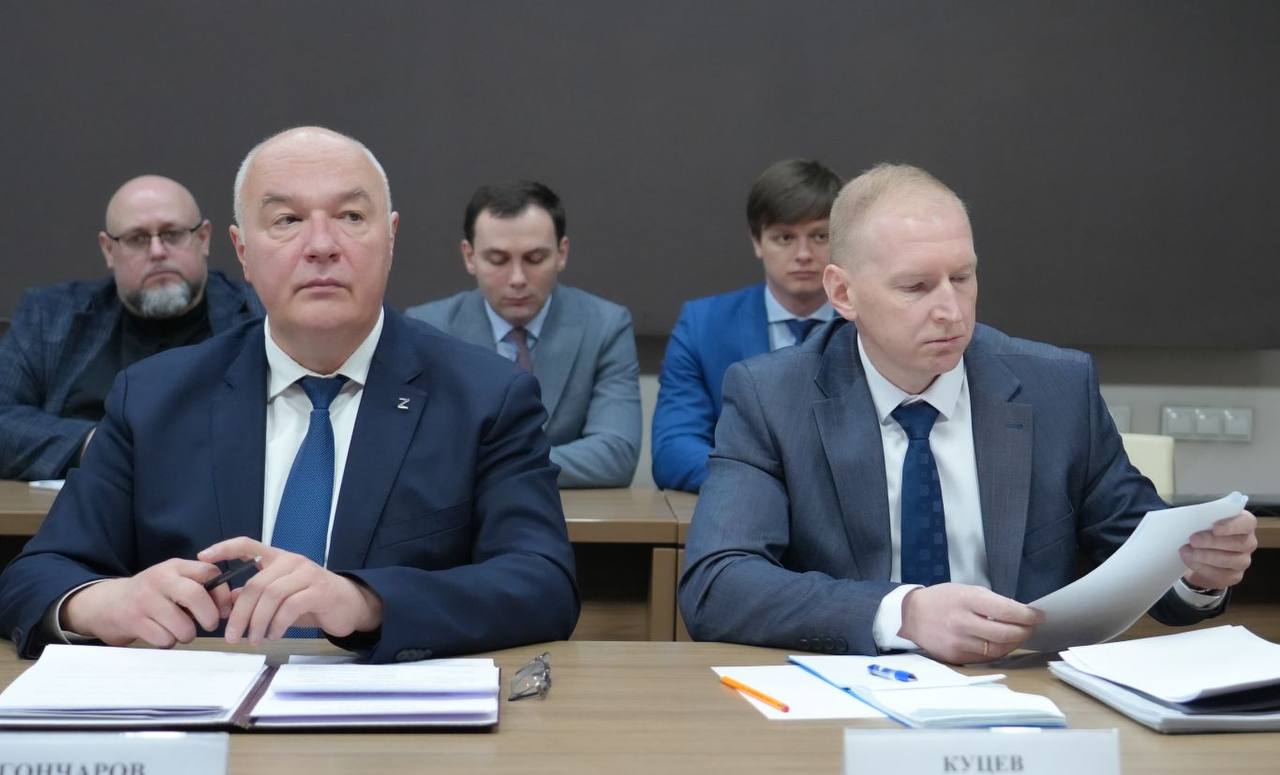 Заместитель полномочного представителя Президента РФ в Северо-Кавказском федеральном округе Максим Владимиров провел во Владикавказе совещание по вопросам реализации на территории Северной Осетии программы капремонта... Заместитель полномочного представителя Президента РФ в Северо-Кавказском федеральном округе Максим Владимиров провел во Владикавказе совещание по вопросам реализации на территории Северной Осетии программы капремонта...