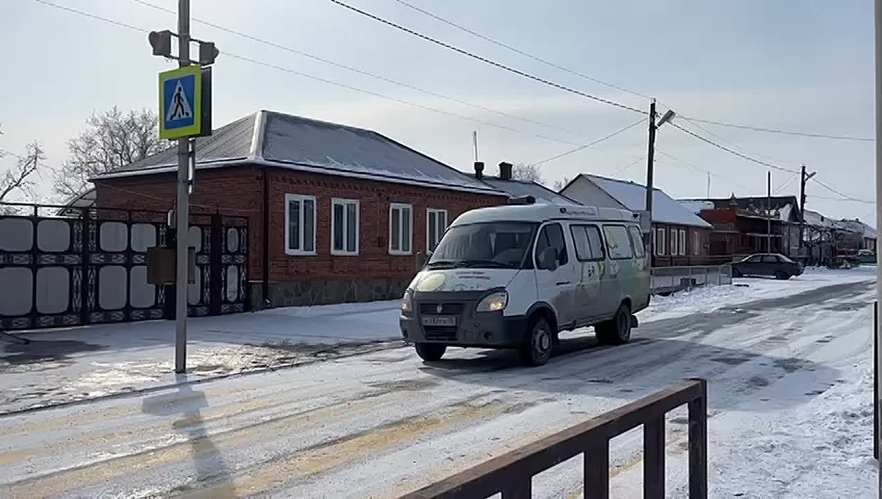 Сотрудники Госавтоинспекции Отделения МВД России по Ирафскому району совместно с Агитационным автобусом провели профилактические беседы с учащимися 2 класса МБОУ СОШ №1 с.Чикола на тему: «Пешеход! Знай и соблюдай ПДД!»