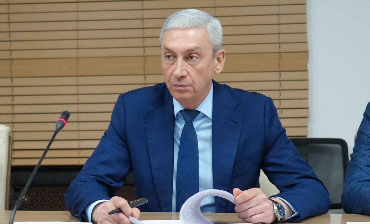 Заместитель полномочного представителя Президента РФ в Северо-Кавказском федеральном округе Максим Владимиров провел во Владикавказе совещание по вопросам реализации на территории Северной Осетии программы капремонта...