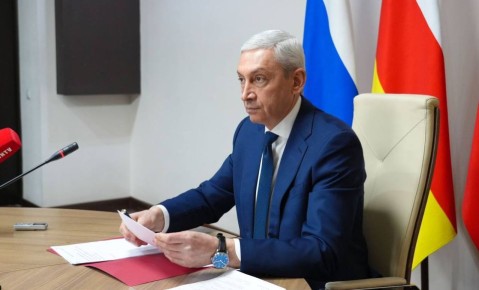 Председатель Правительства РСО – Алания Борис Джанаев провел заседание кабинета министров, на котором обозначил перед органами исполнительной власти ключевые задачи, направленные на социально-экономическое развитие республики