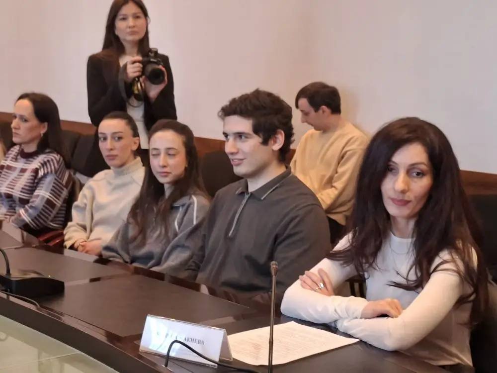 Директор Кадрового центра РСО-А Сослан Дзитиев принимает участие в пресс-конференции по вопросам комплексной модернизации службы занятости