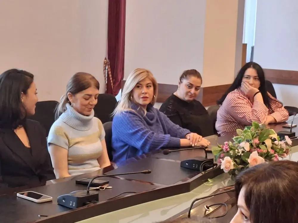 Директор Кадрового центра РСО-А Сослан Дзитиев принимает участие в пресс-конференции по вопросам комплексной модернизации службы занятости Директор Кадрового центра РСО-А Сослан Дзитиев принимает участие в пресс-конференции по вопросам комплексной модернизации службы занятости