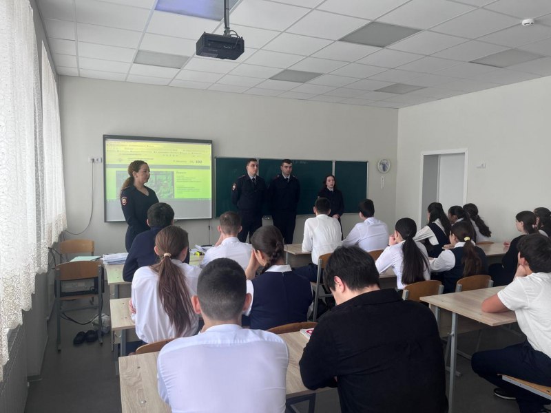 Полицейские Правобережного района Северной Осетии и курсанты Краснодарского университета МВД России рассказали сельским школьникам о профессии стража порядка в ходе профориентационной работы Полицейские Правобережного района Северной Осетии и курсанты Краснодарского университета МВД России рассказали сельским школьникам о профессии стража порядка в ходе профориентационной работы