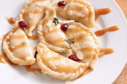 Осенняя классика: вареники с яблоками, которые захочется повторить