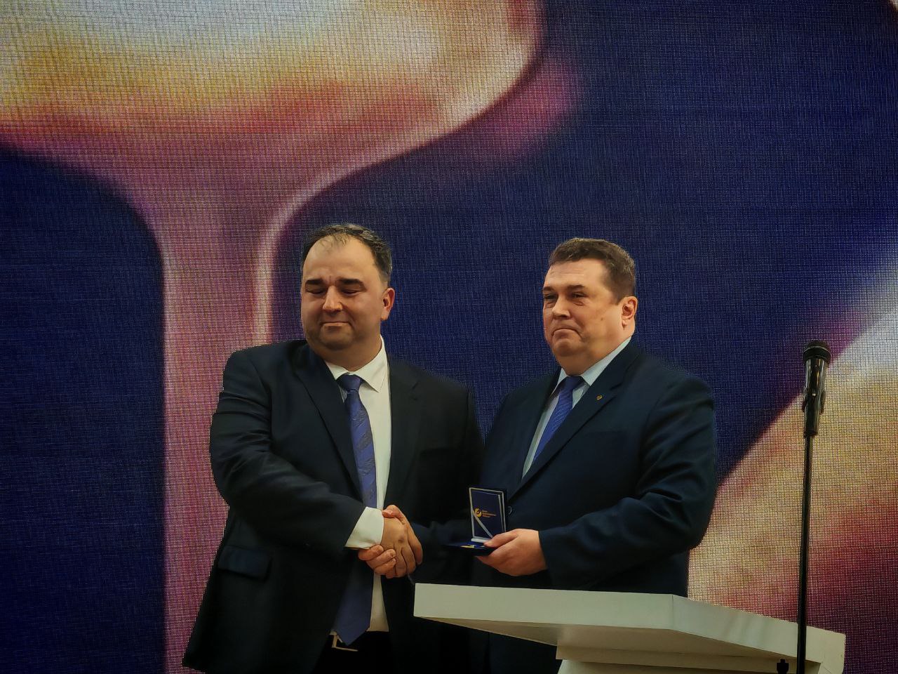 Высшей награды Союза журналистов России - нагрудного знака "Честь Высшей награды Союза журналистов России - нагрудного знака "Честь