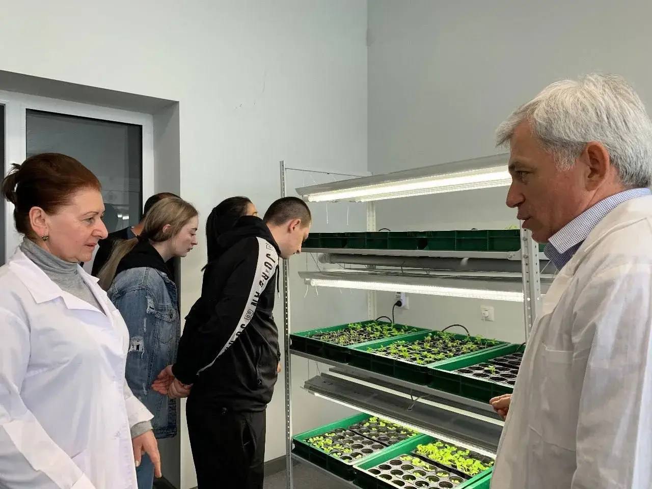 Готовим будущих аграриев со школьной скамьи: в Северной Осетии работают 26 профильных классов в 18 образовательных учреждениях Готовим будущих аграриев со школьной скамьи: в Северной Осетии работают 26 профильных классов в 18 образовательных учреждениях