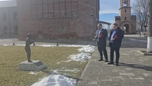 Приехали с председателем Союза журналистов России в Беслан