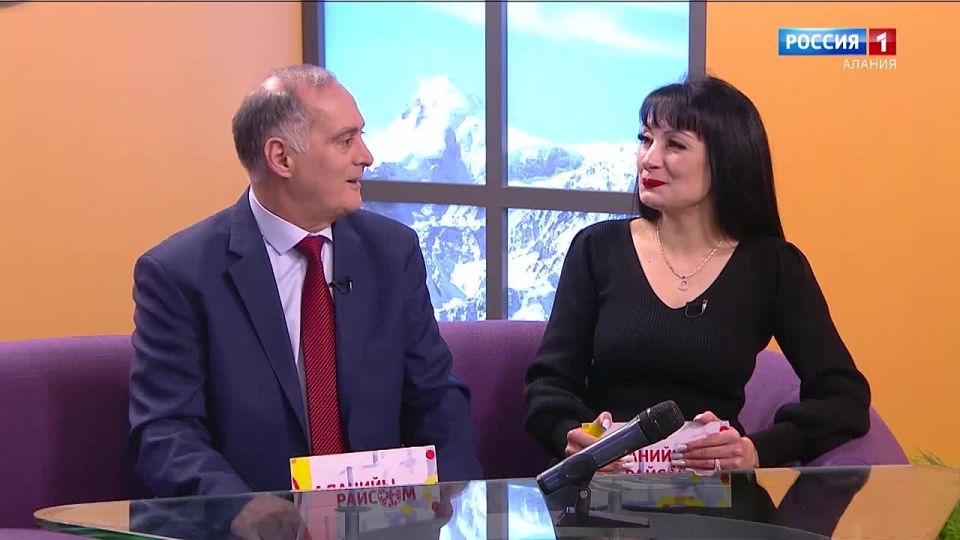 Гость нашей утренней программы - талантливый автор и исполнитель песен, а также инструктор по горным лыжам и пешему туризму Казбек Рубаев